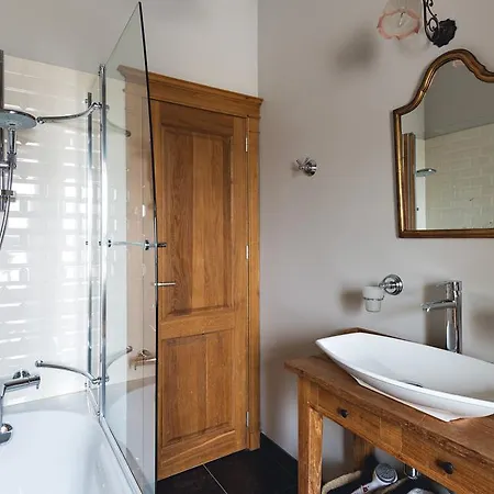 Charmes D'hotes Bed and Breakfast