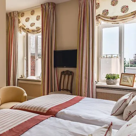 Charmes D'hotes Bed and Breakfast 4*
